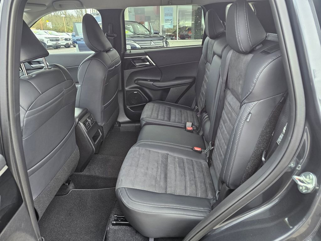 New 2026 Mitsubishi Outlander SE image 11