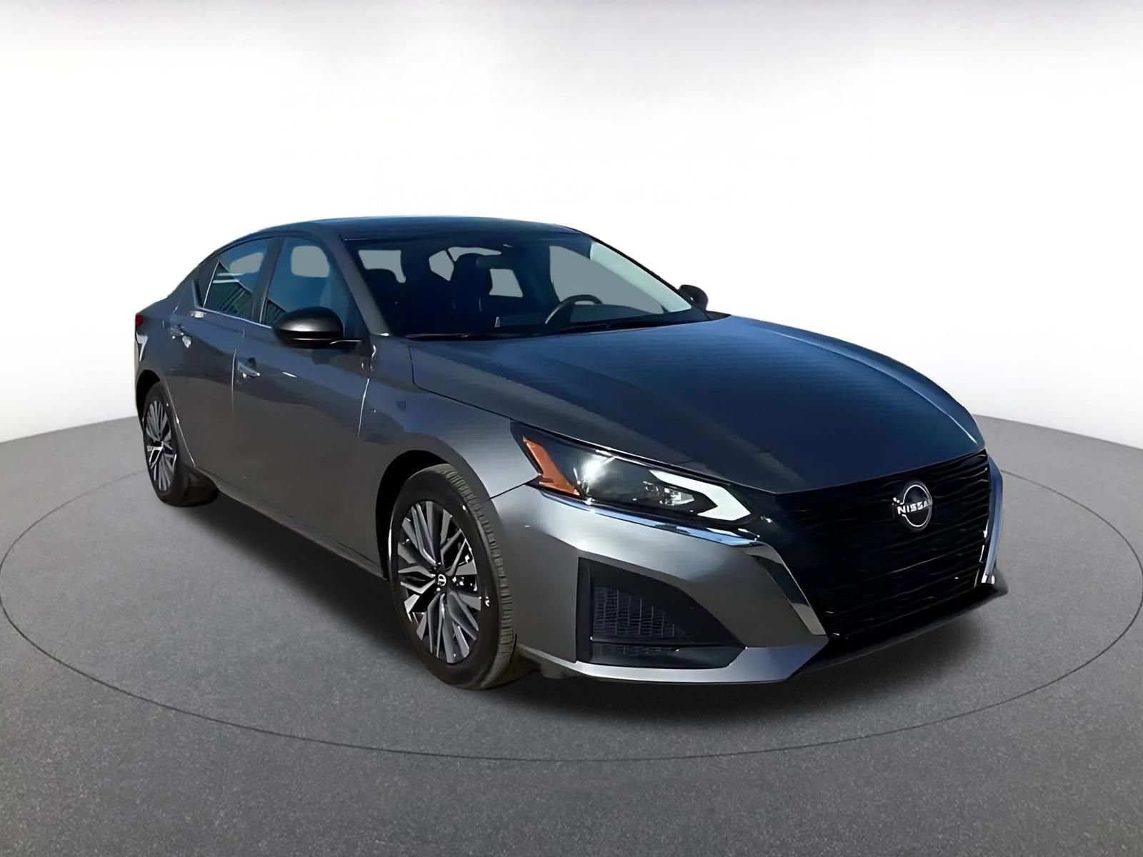 Used 2025 Nissan Altima 2.5 SV image 3