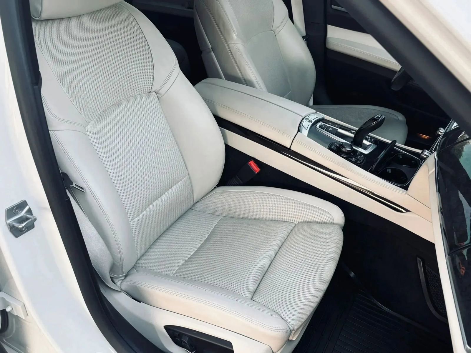 Used 2013 BMW 750Li image 22