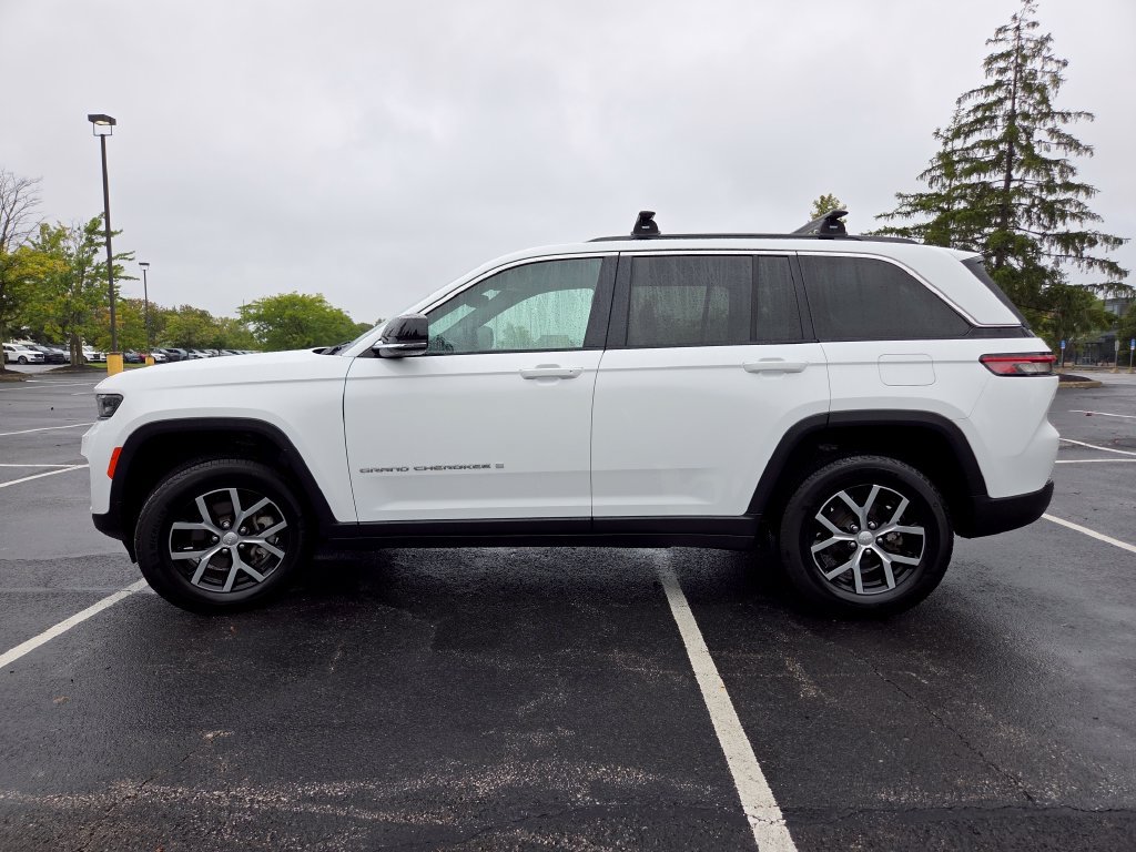 Used 2024 Jeep Grand Cherokee Limited AWD/4WD image 24