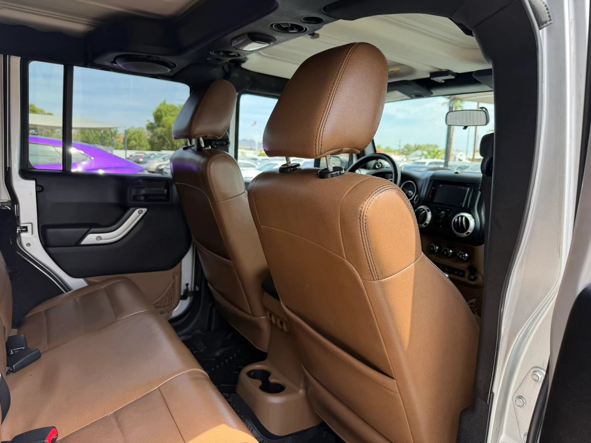 Used 2012 Jeep Wrangler Unlimited Sahara w/ Connectivity Group AWD/4WD image 27