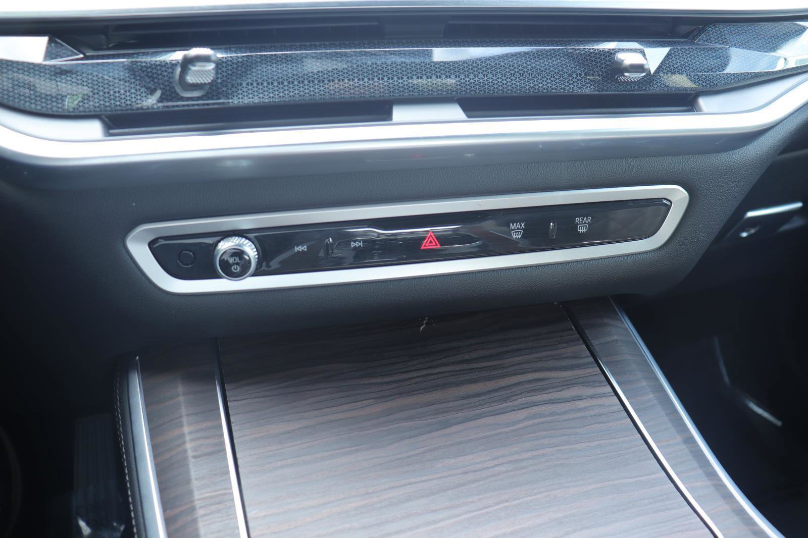 Used 2024 BMW X5 xDrive40i w/ Parking Assistance Package image 36