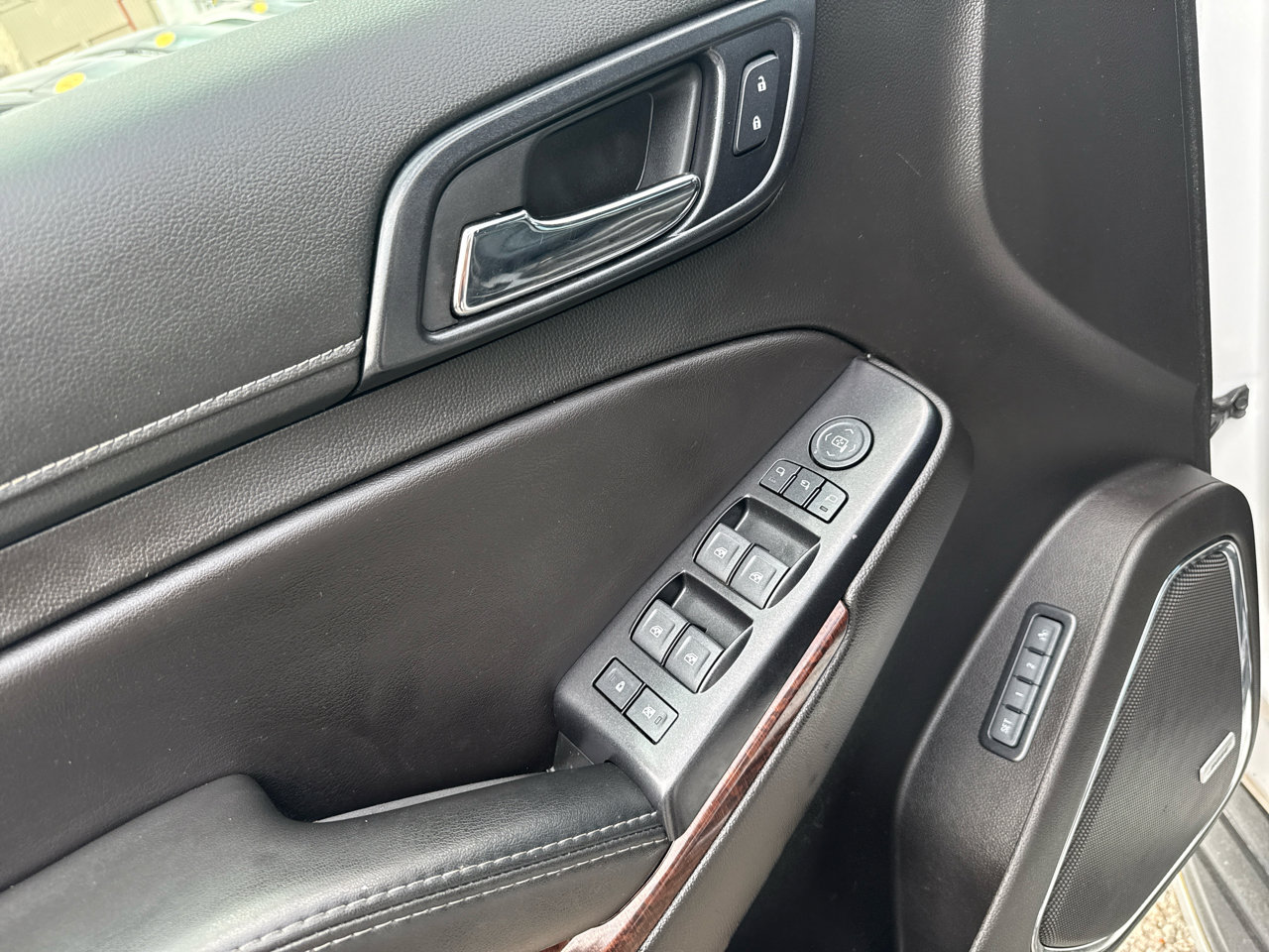 Used 2017 GMC Yukon XL SLT image 16