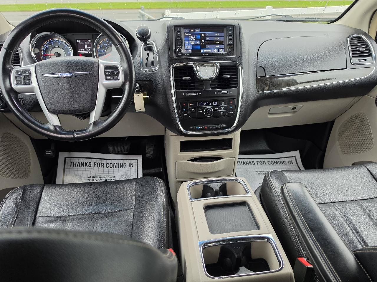 Used 2014 Chrysler Town & Country Touring FWD image 9