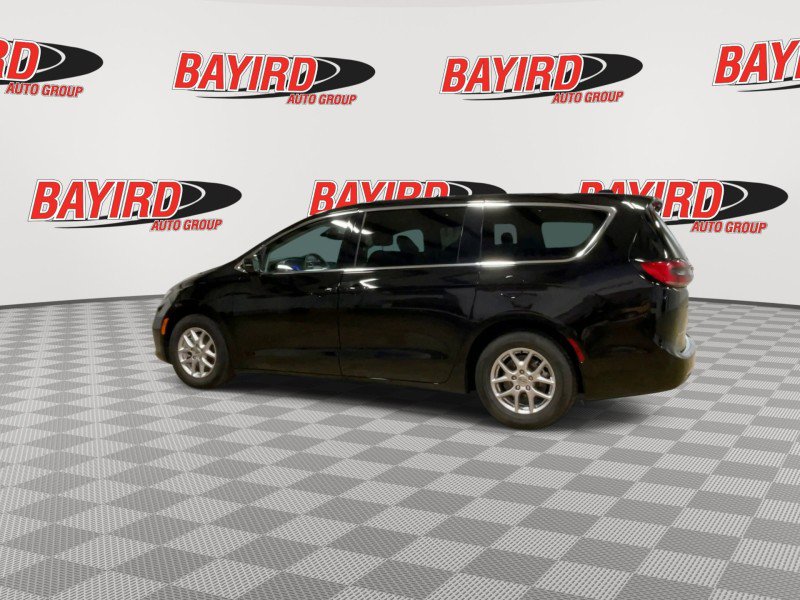 Used 2024 Chrysler Pacifica Touring-L FWD image 7