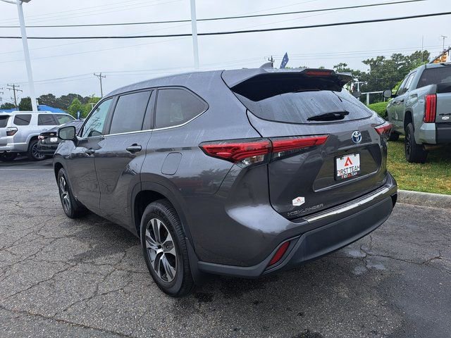 Used 2023 Toyota Highlander XLE AWD/4WD image 10