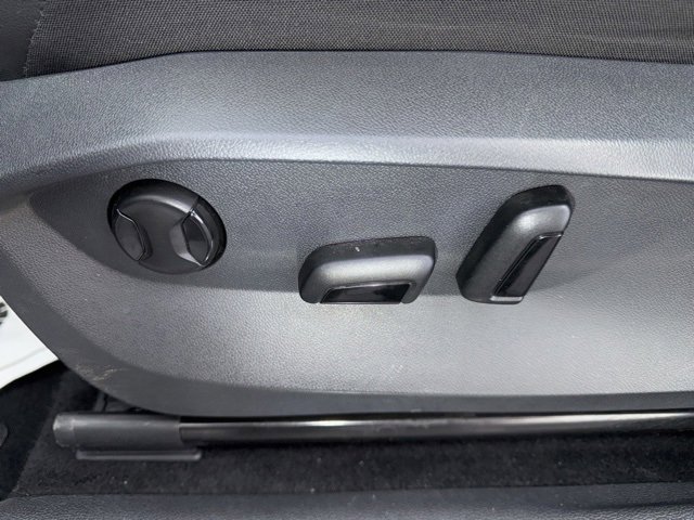 Used 2022 Volkswagen Tiguan SE R-Line image 12