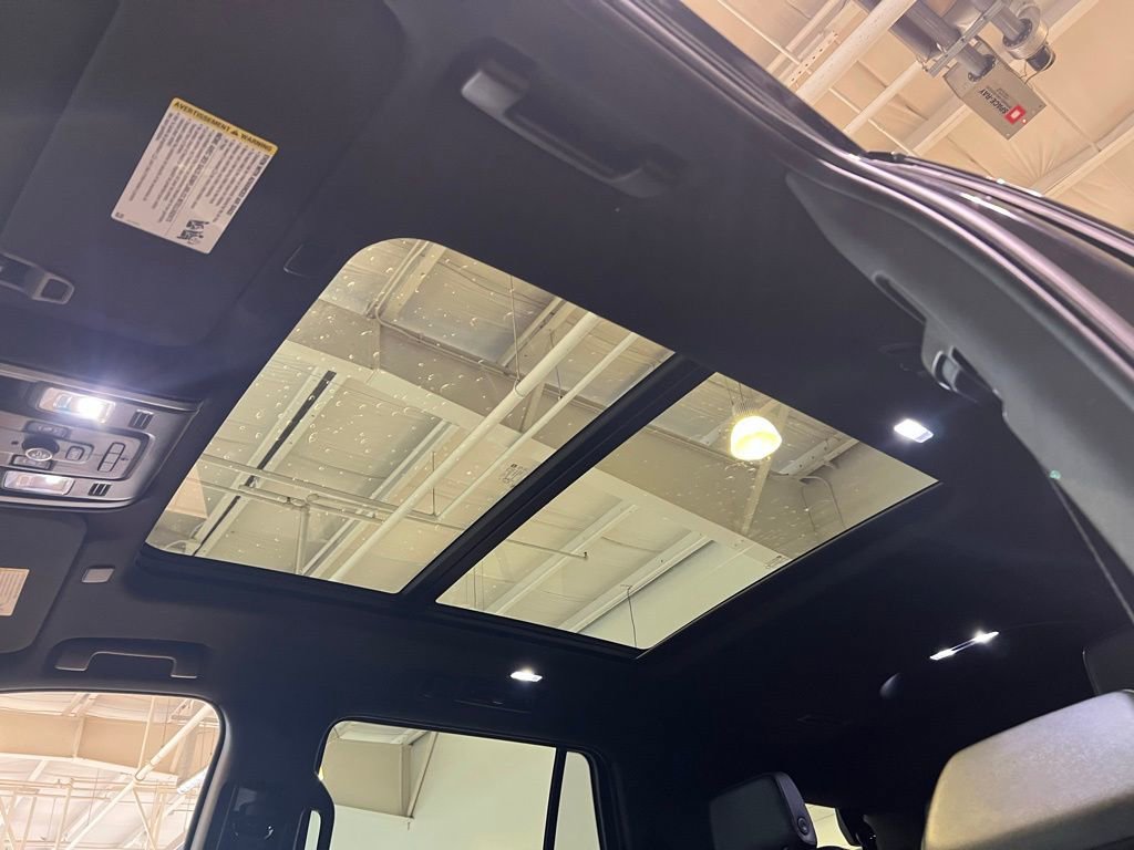 Used 2022 Chevrolet Tahoe LT w/ Luxury Package AWD/4WD image 16