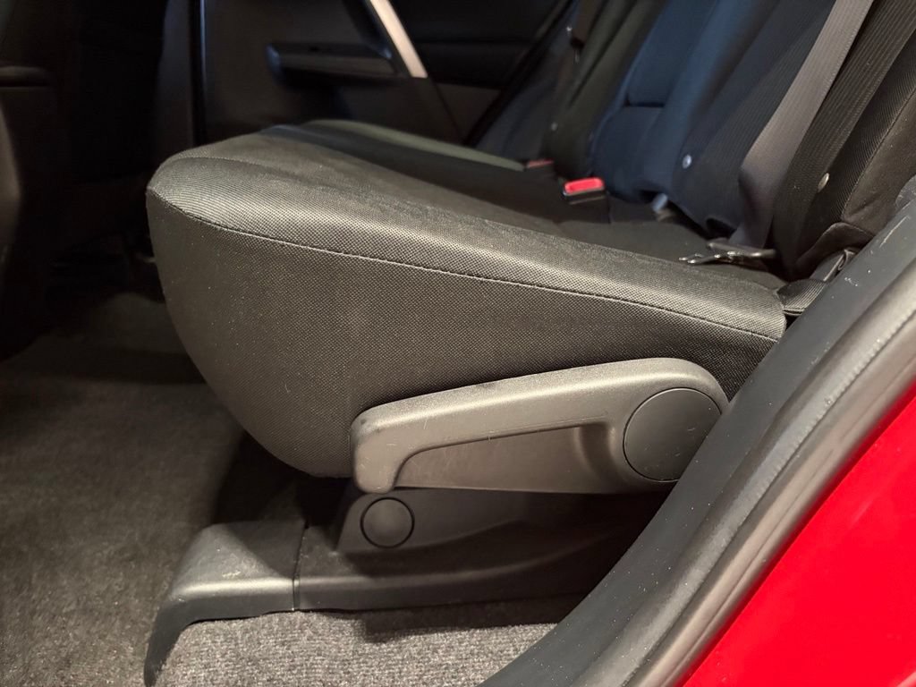 Used 2015 Toyota RAV4 LE AWD/4WD image 17