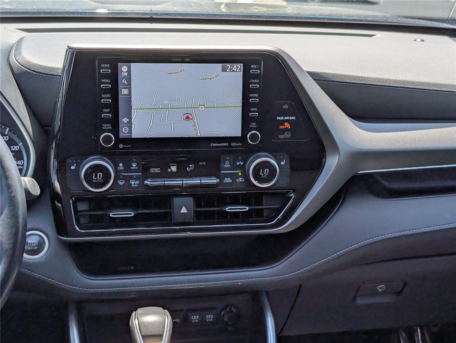 Used 2020 Toyota Highlander XLE AWD/4WD image 19
