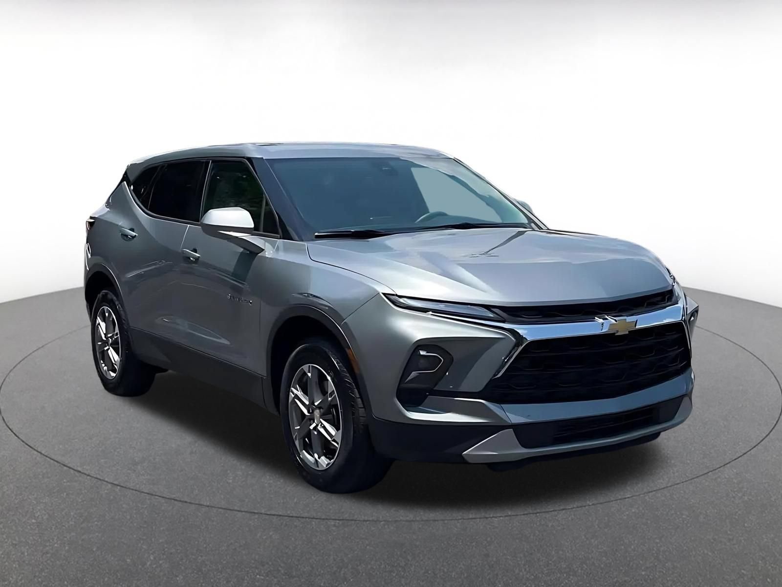 Used 2026 Chevrolet Blazer LT FWD image 3