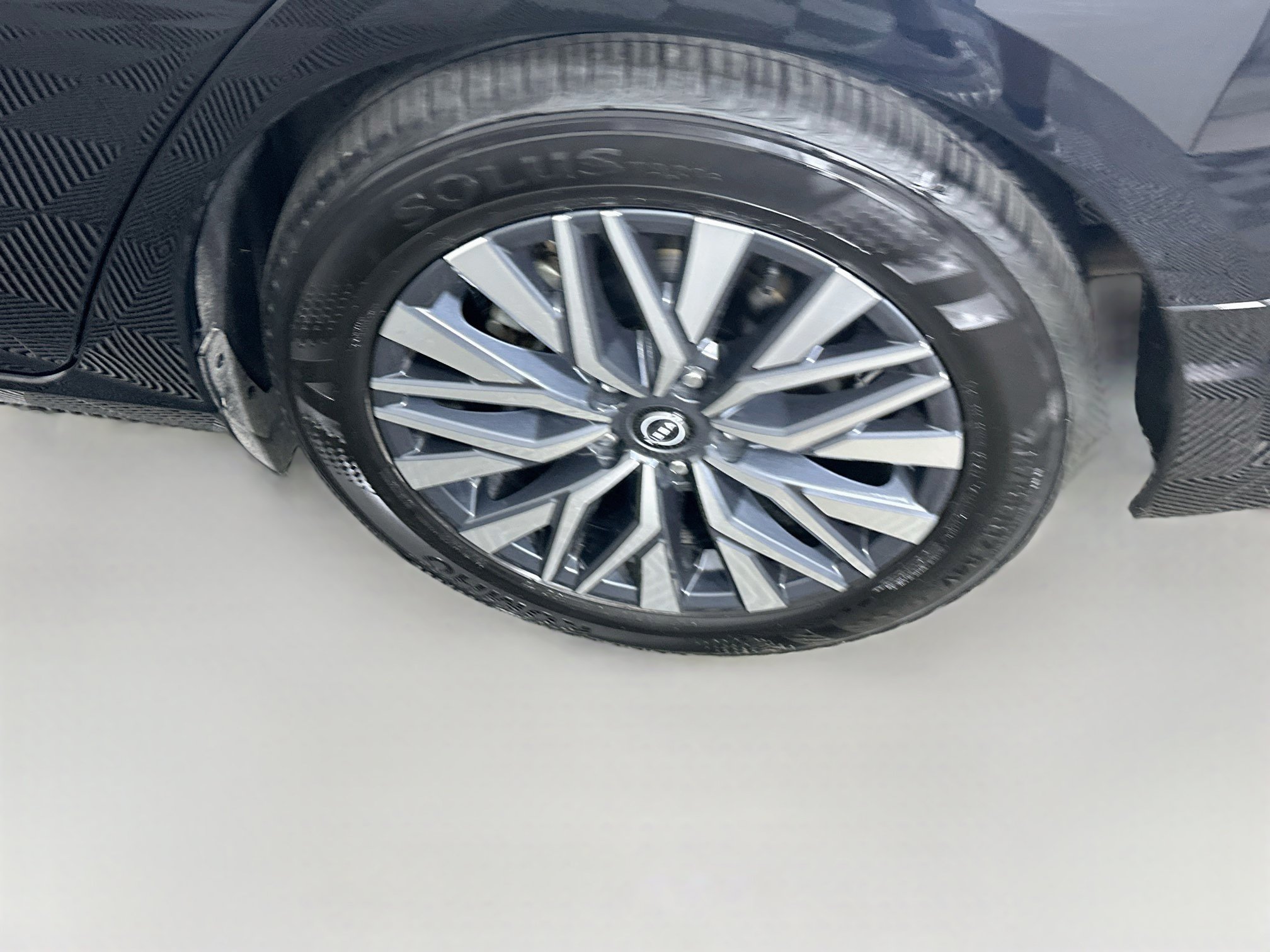 Used 2025 Nissan Altima 2.5 SV FWD image 11