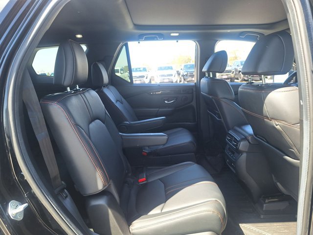 Used 2023 Honda Pilot TrailSport image 17