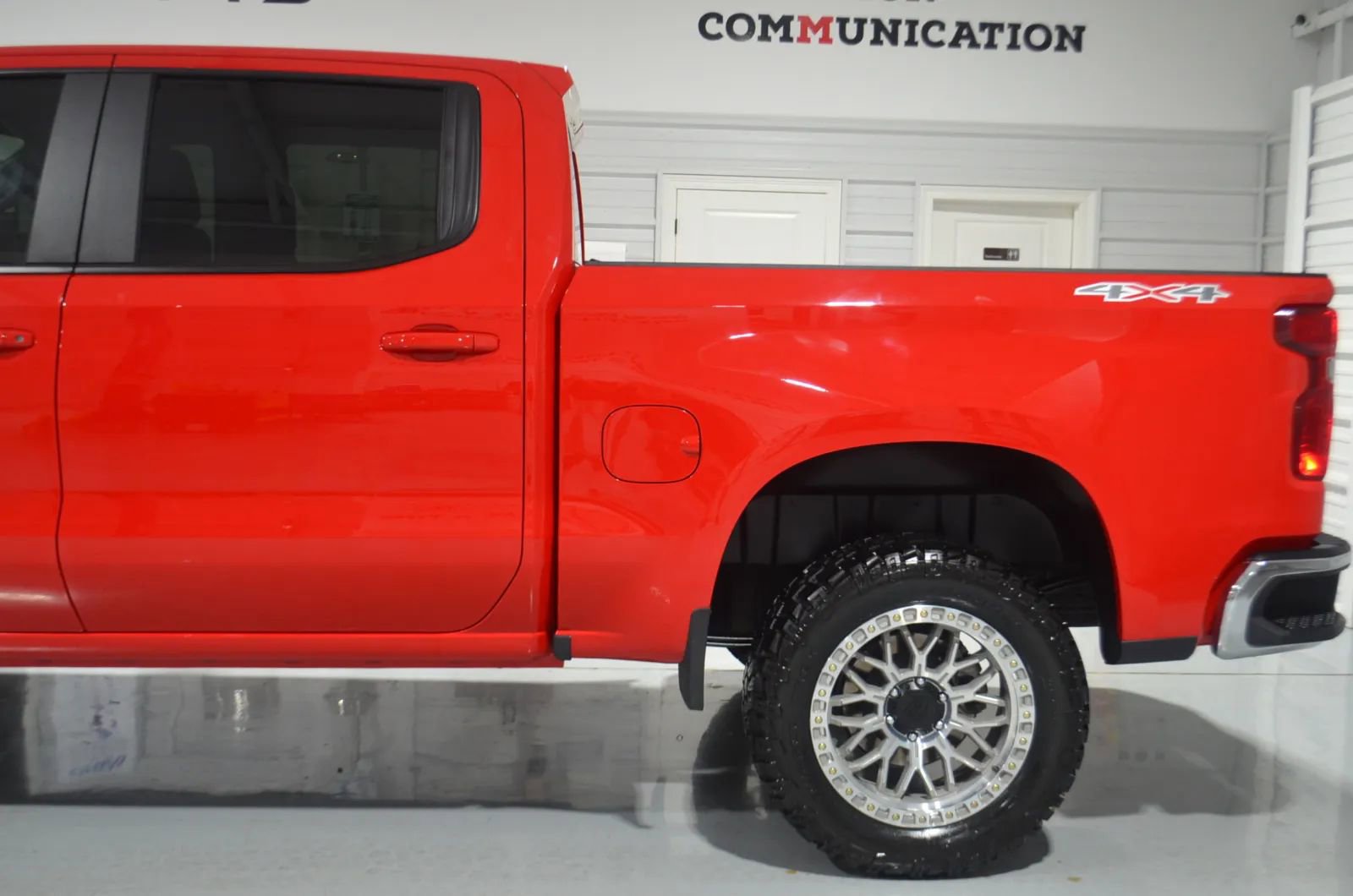 Used 2025 Chevrolet Silverado 1500 LT image 6