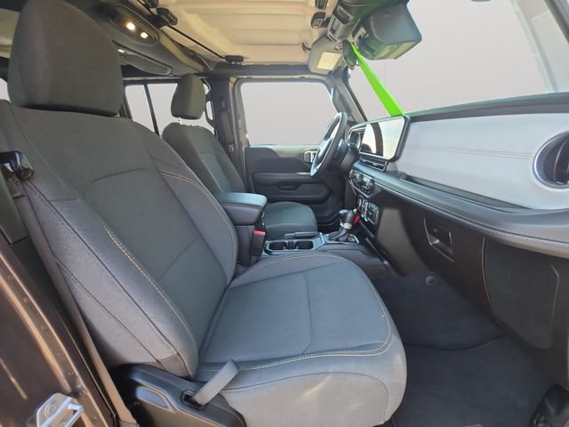 Used 2025 Jeep Wrangler Unlimited Sahara w/ Safety Group AWD/4WD image 15