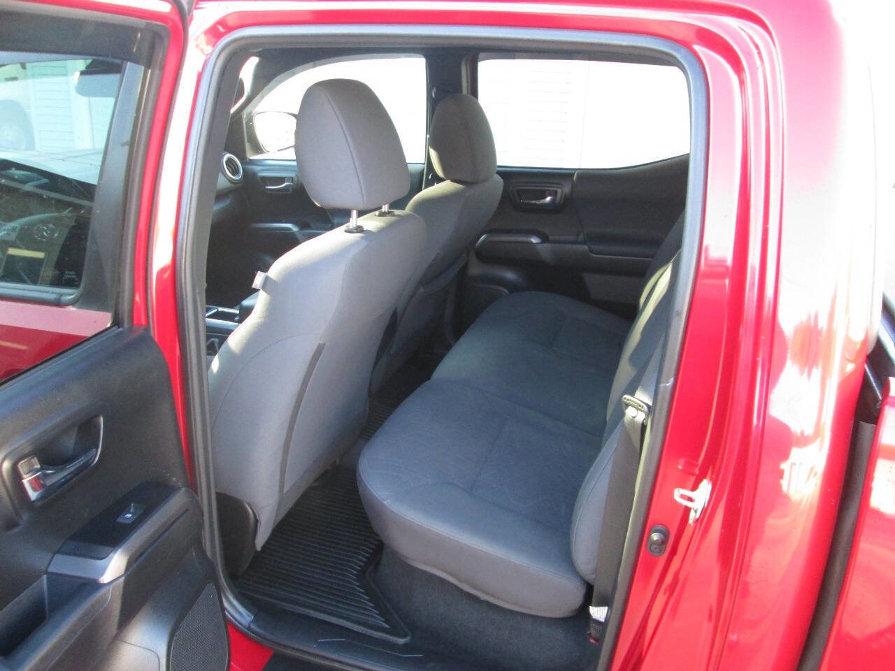 Used 2019 Toyota Tacoma TRD Off-Road image 20