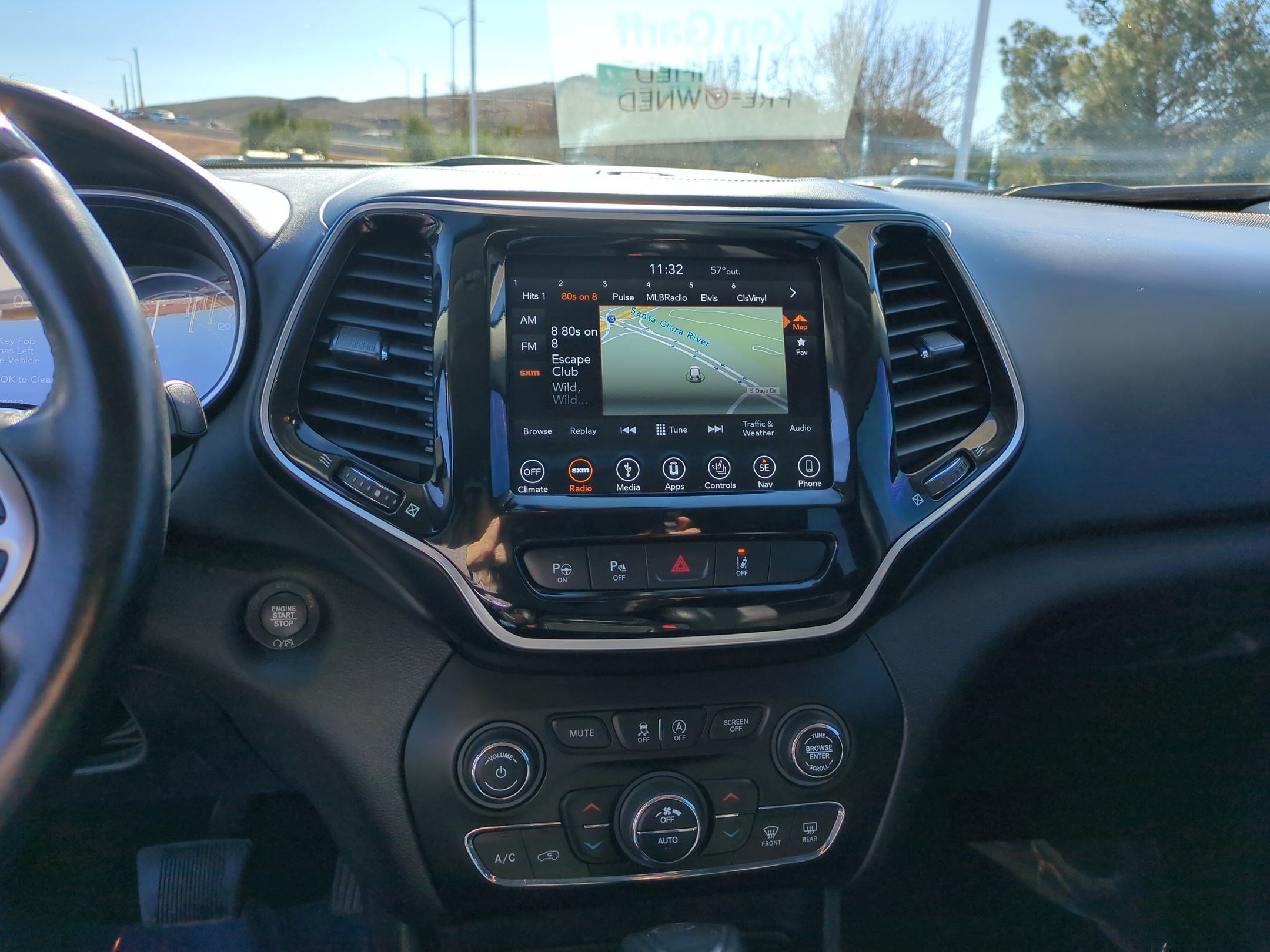 Used 2019 Jeep Cherokee Overland w/ Technology Group image 25