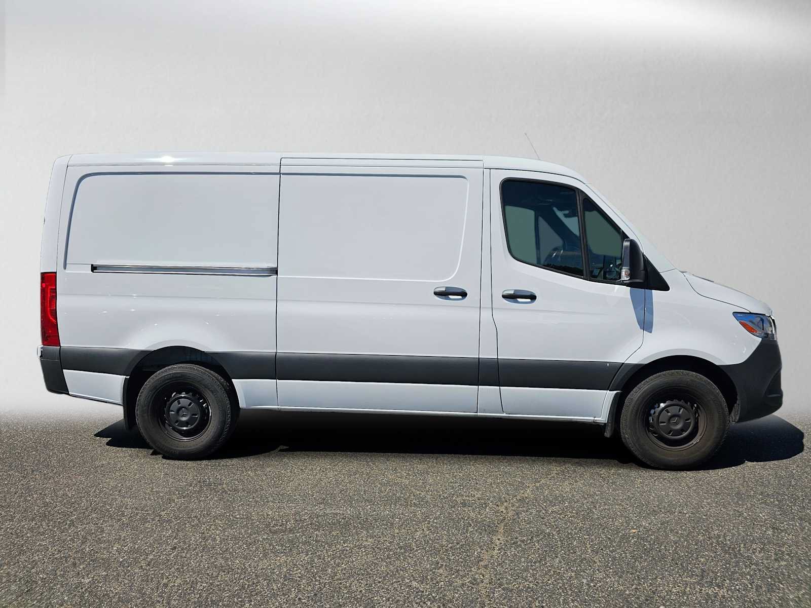 Used 2026 Mercedes-Benz Sprinter 2500 image 2