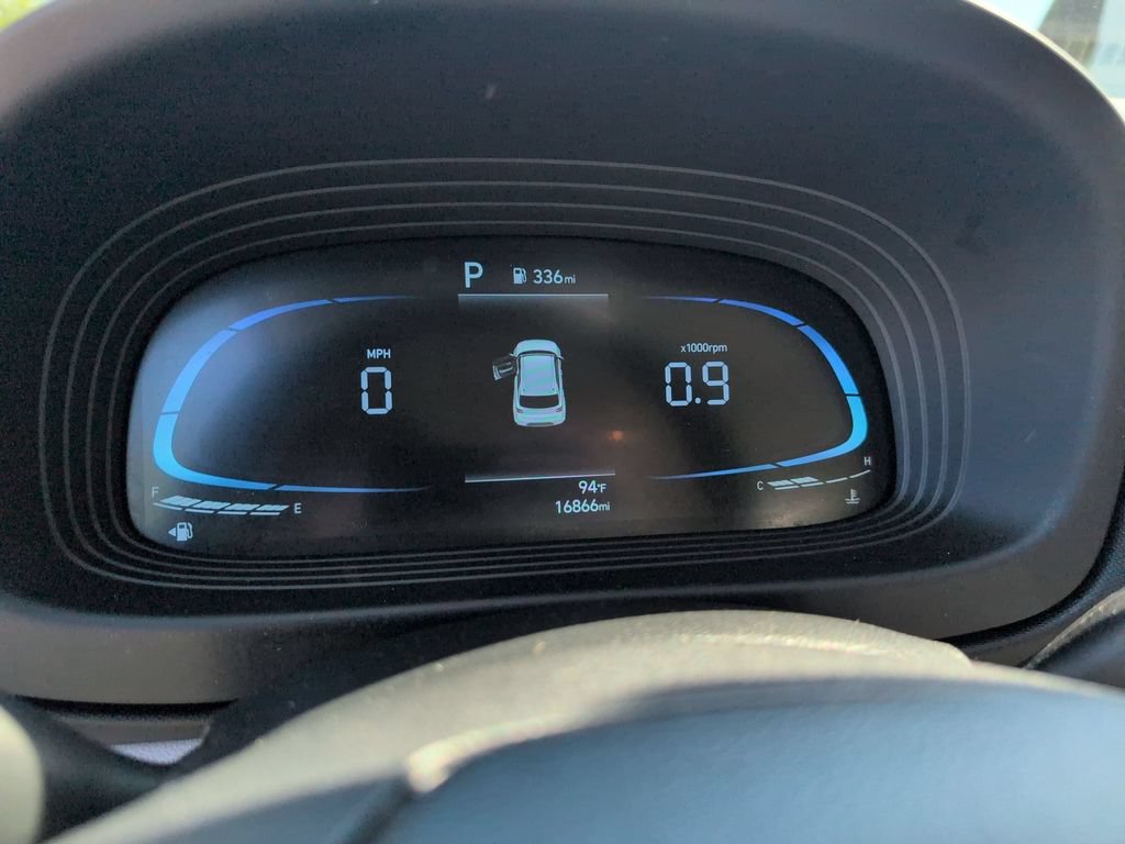 Used 2025 Hyundai Venue SEL FWD image 16