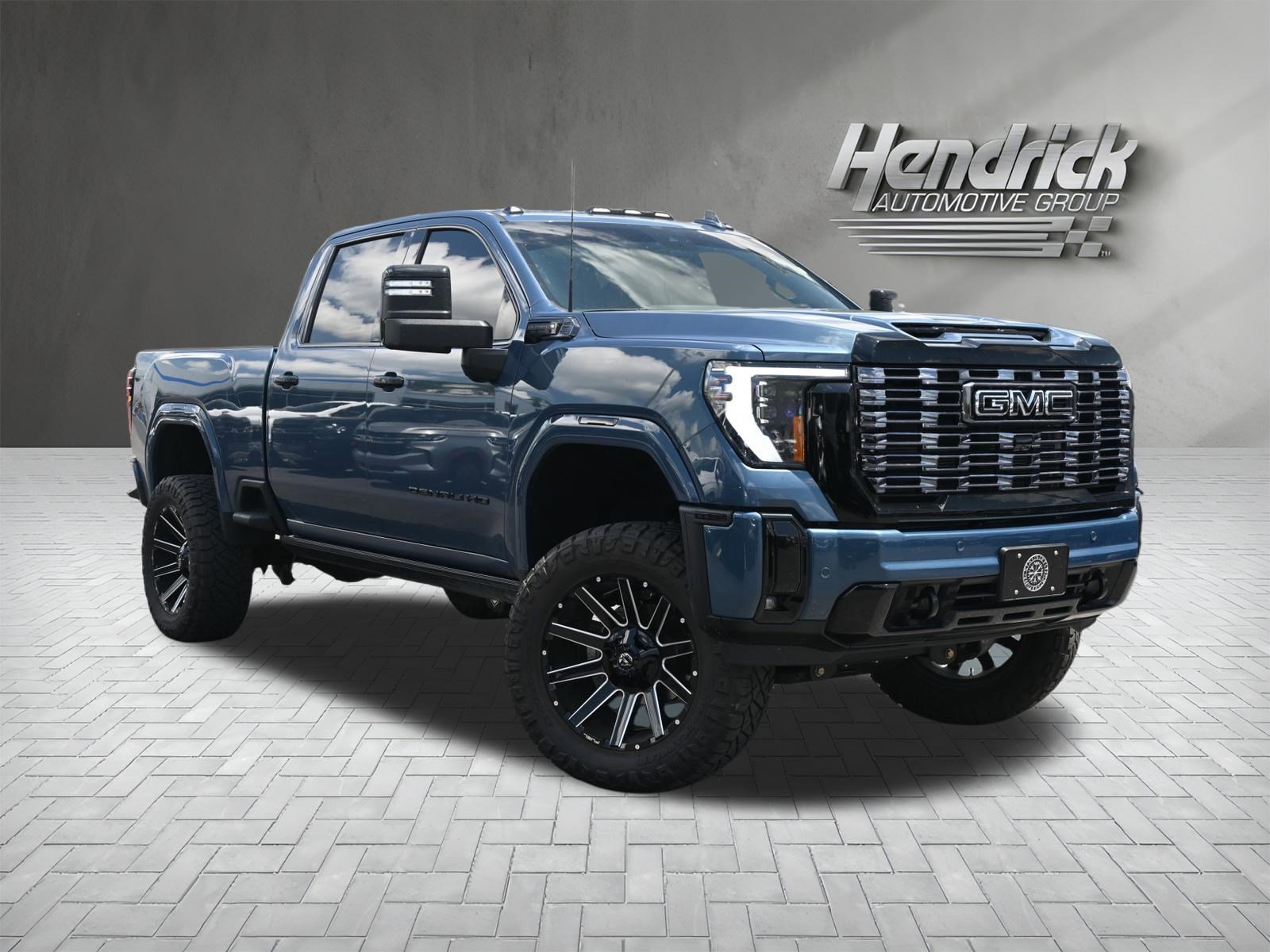 Used 2025 GMC Sierra 2500 Denali Ultimate AWD/4WD image 2