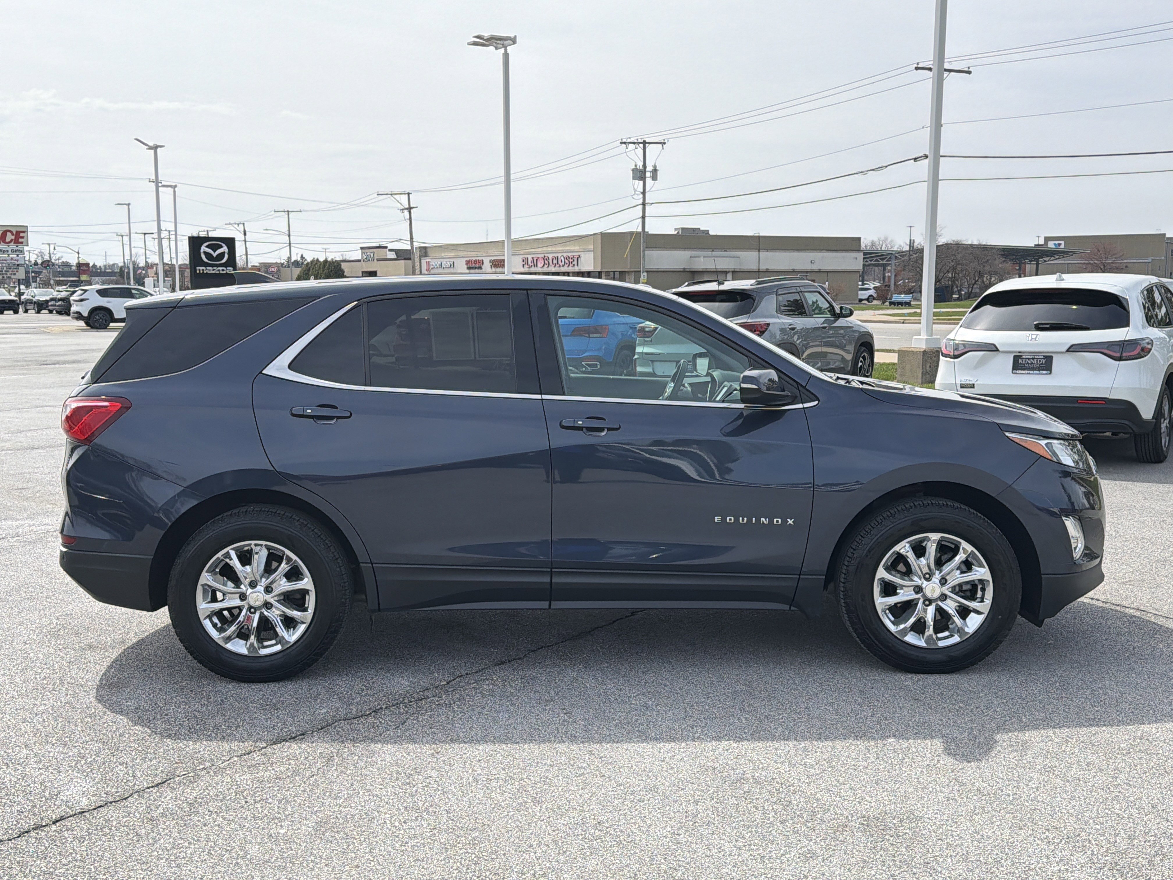 Used 2018 Chevrolet Equinox LT image 2