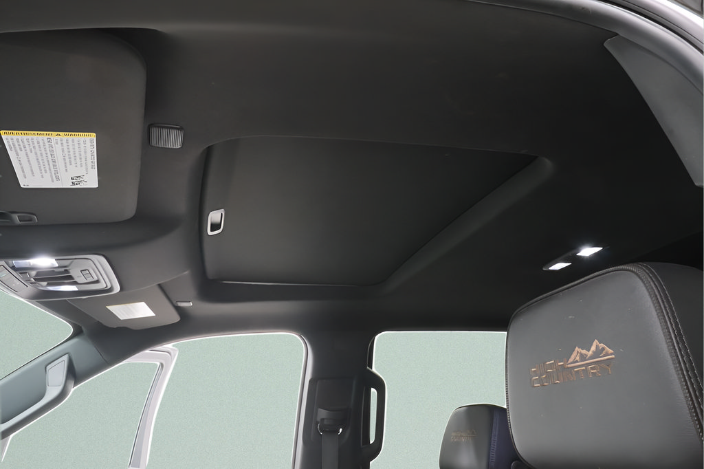 Used 2024 Chevrolet Silverado 1500 High Country w/ Technology Package AWD/4WD image 9