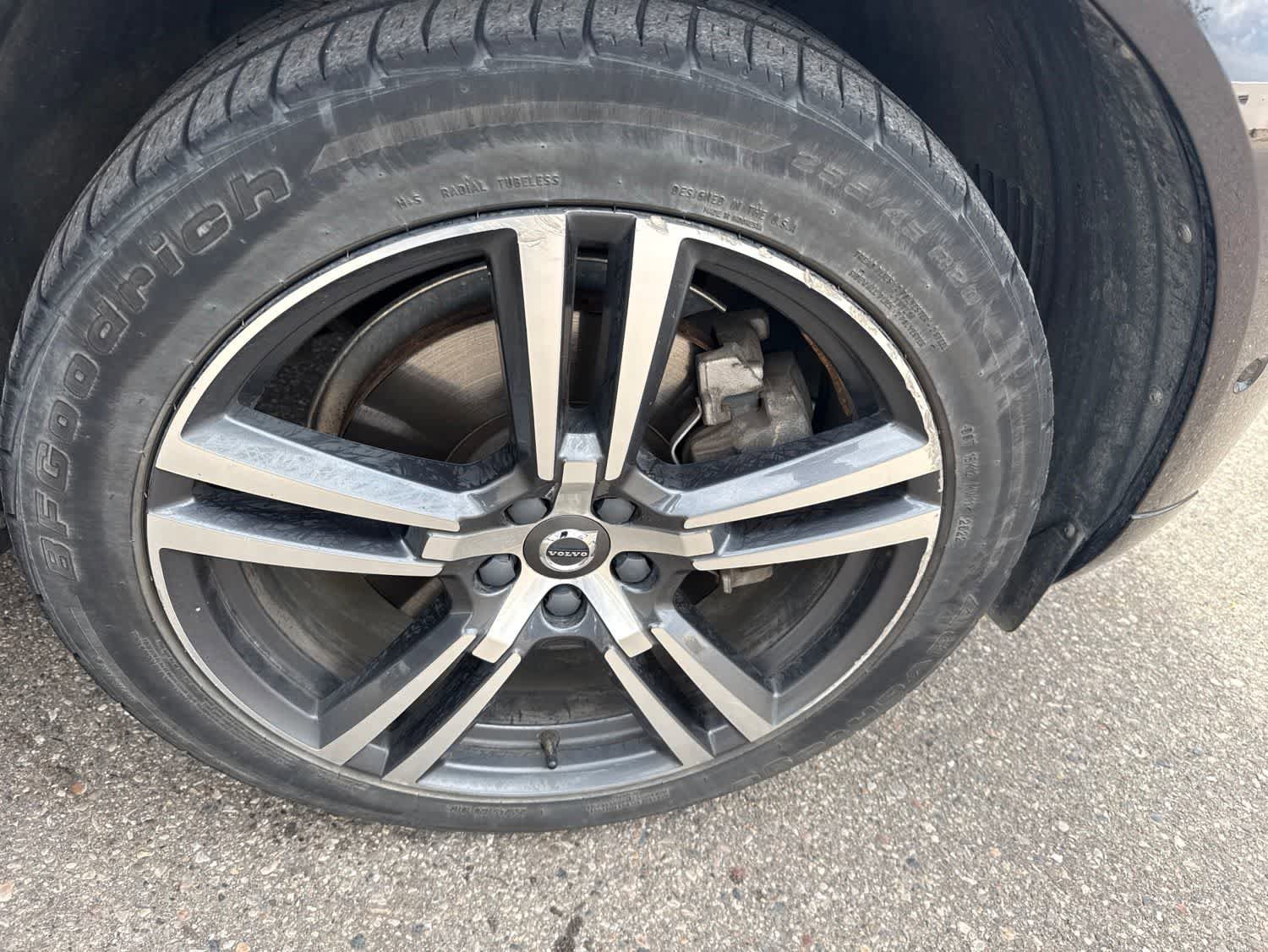 Used 2019 Volvo XC60 T6 Momentum w/ Premium Package AWD/4WD image 12