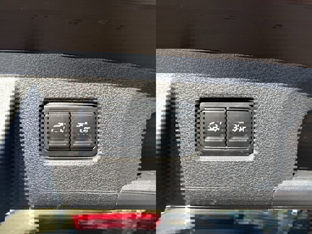 Used 2025 Kia Telluride EX w/ EX Captain's Chair Package image 18