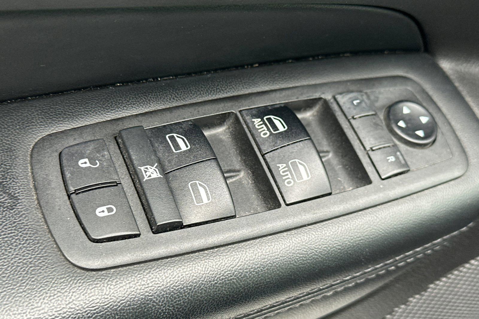 Used 2018 Jeep Grand Cherokee Limited image 12