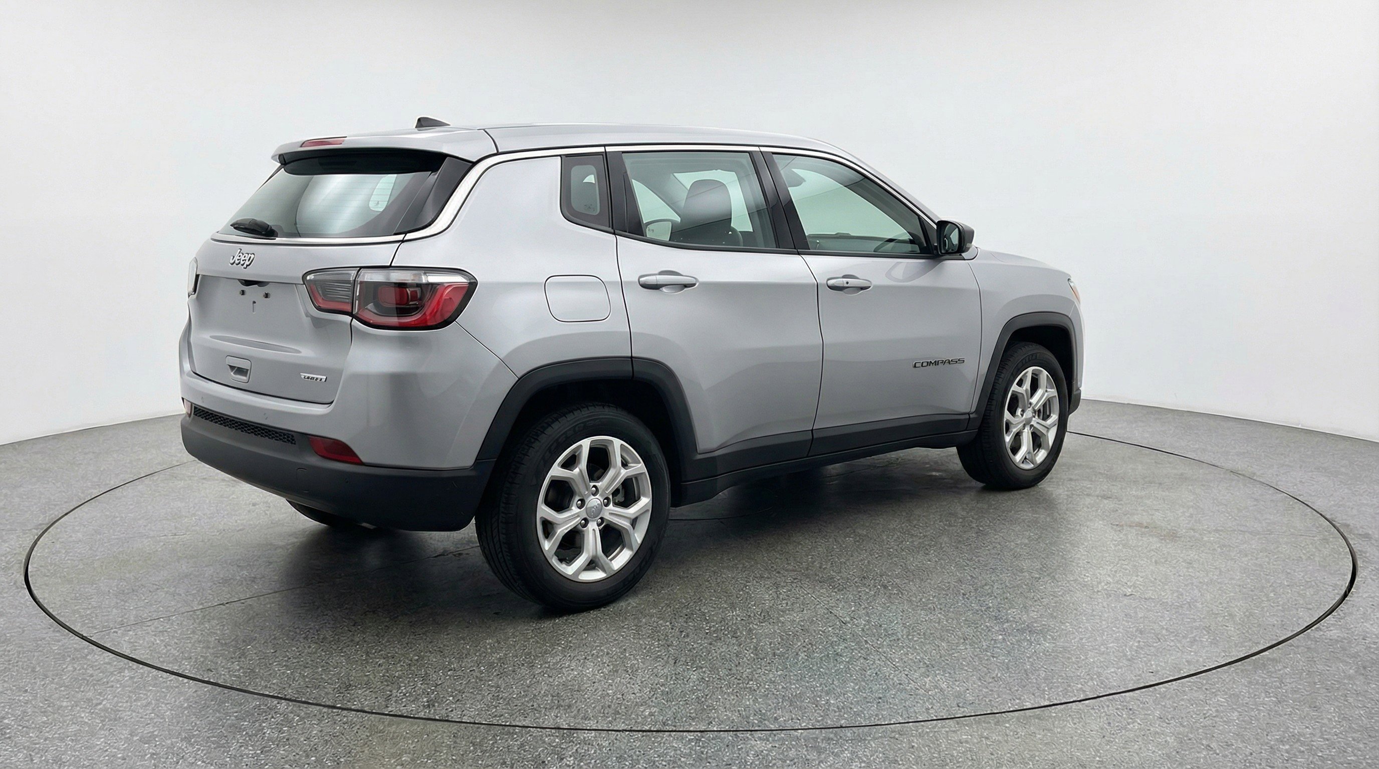 Used 2025 Jeep Compass Latitude AWD/4WD image 9
