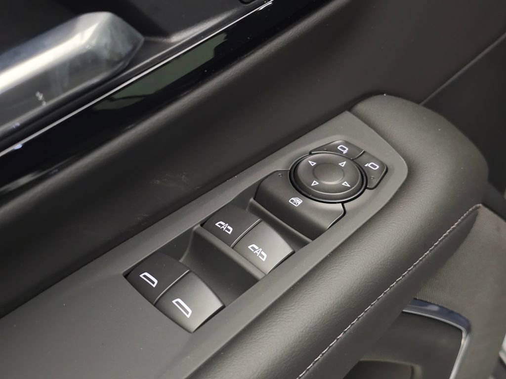 New 2026 Chevrolet Suburban LS image 2