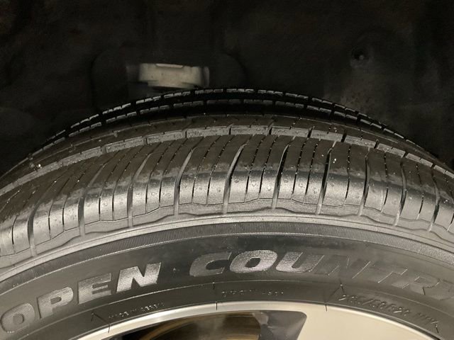 Used 2023 Jeep Grand Cherokee Limited w/ Luxury Tech Group II image 8