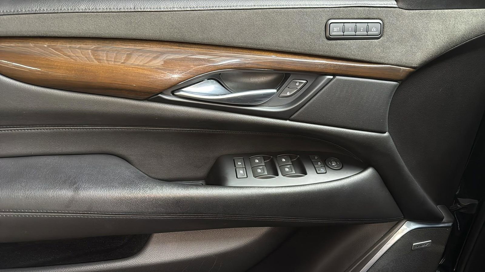 Used 2018 Cadillac Escalade Luxury image 12