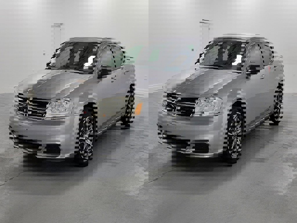 Used 2013 Dodge Avenger SE image 4