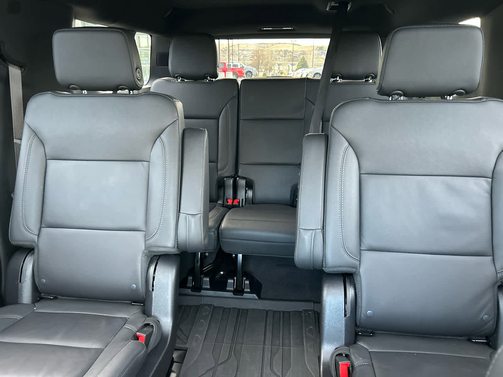 Used 2025 Chevrolet Suburban Z71 w/ Z71 Off-Road Package image 39