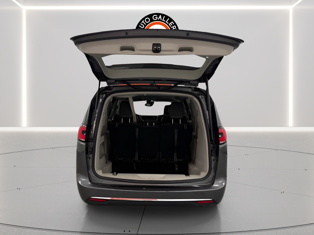 Used 2022 Chrysler Pacifica Touring-L FWD image 26