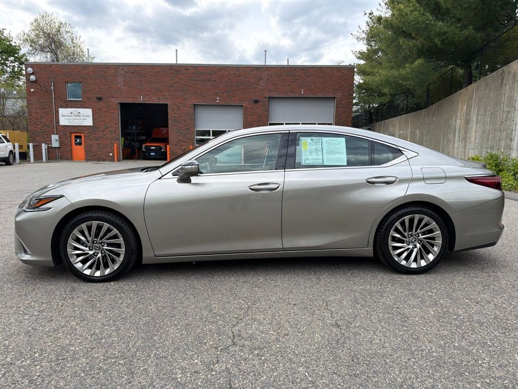 Used 2019 Lexus ES 350 Ultra Luxury w/ Accessory Package 2 FWD image 2