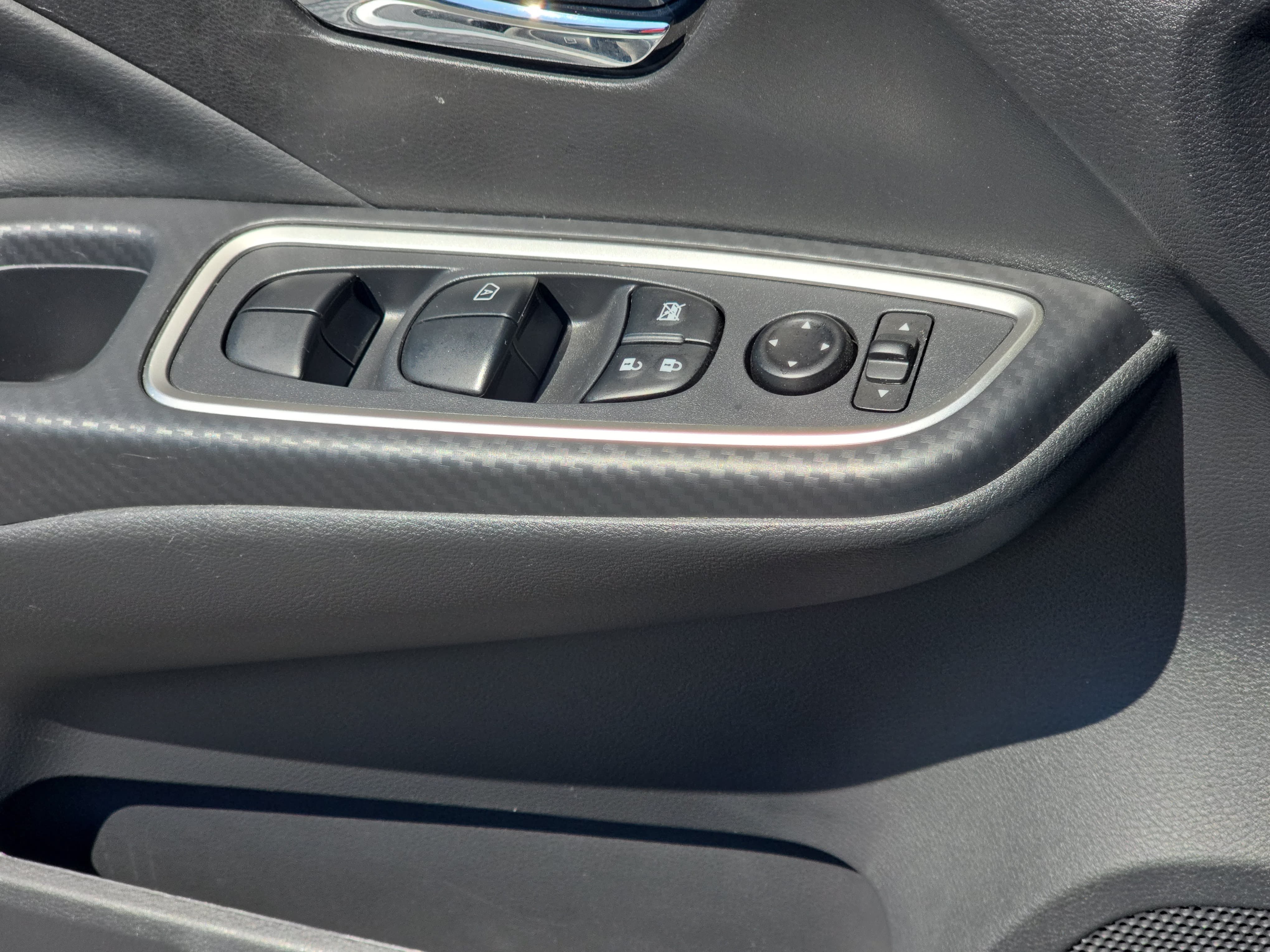 Certified 2025 Nissan Versa SR w/ Trunk Package FWD image 26
