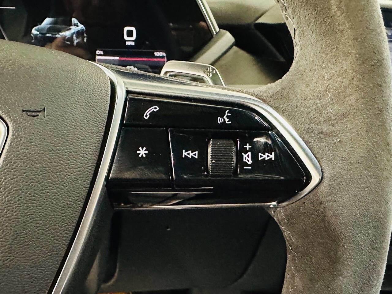 Used 2022 Audi e-tron GT Premium Plus image 18