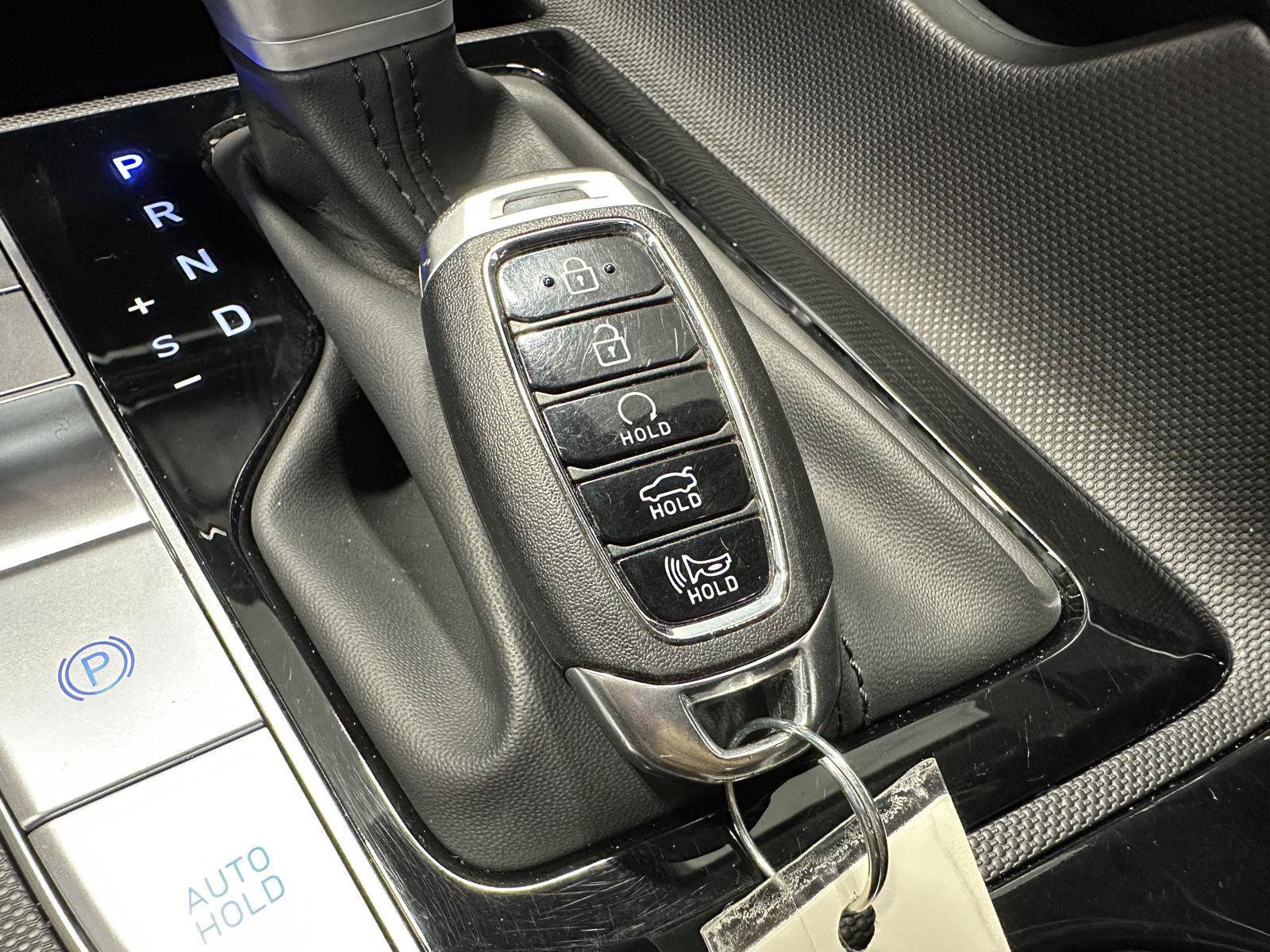 Certified 2023 Hyundai Elantra Limited FWD image 31