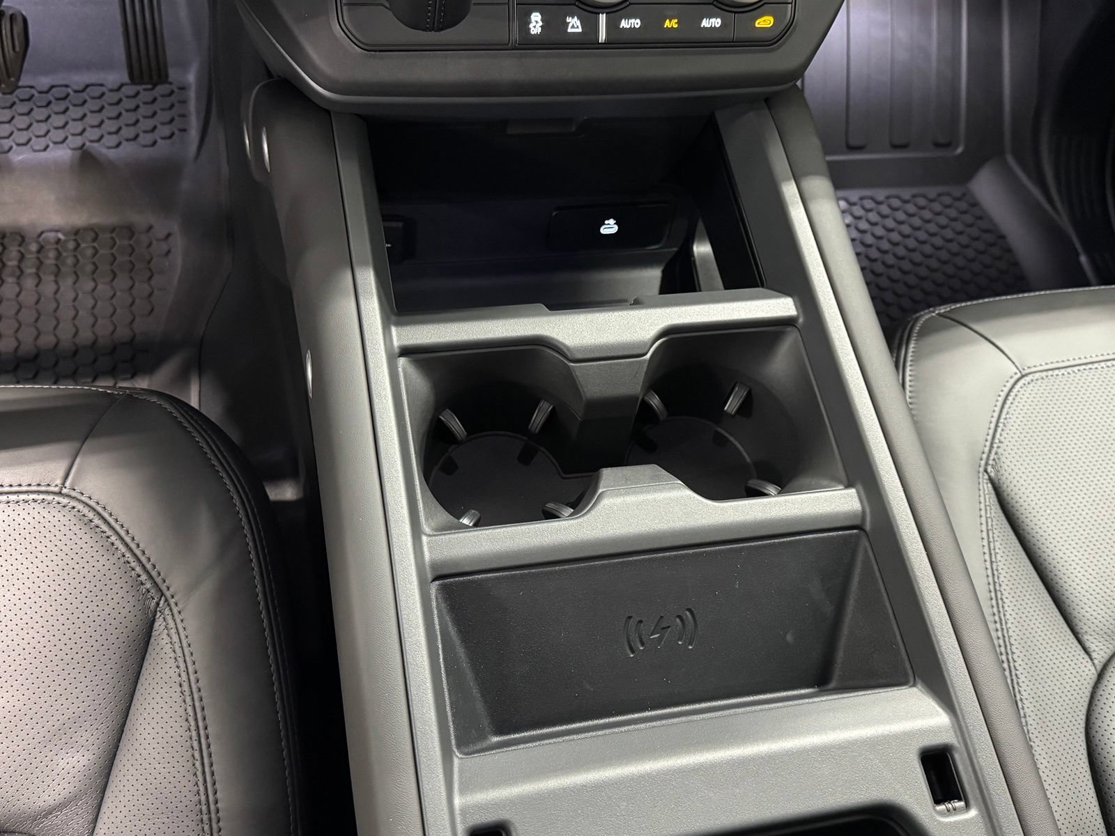 New 2026 Land Rover Defender 110 X-Dynamic SE AWD/4WD image 22