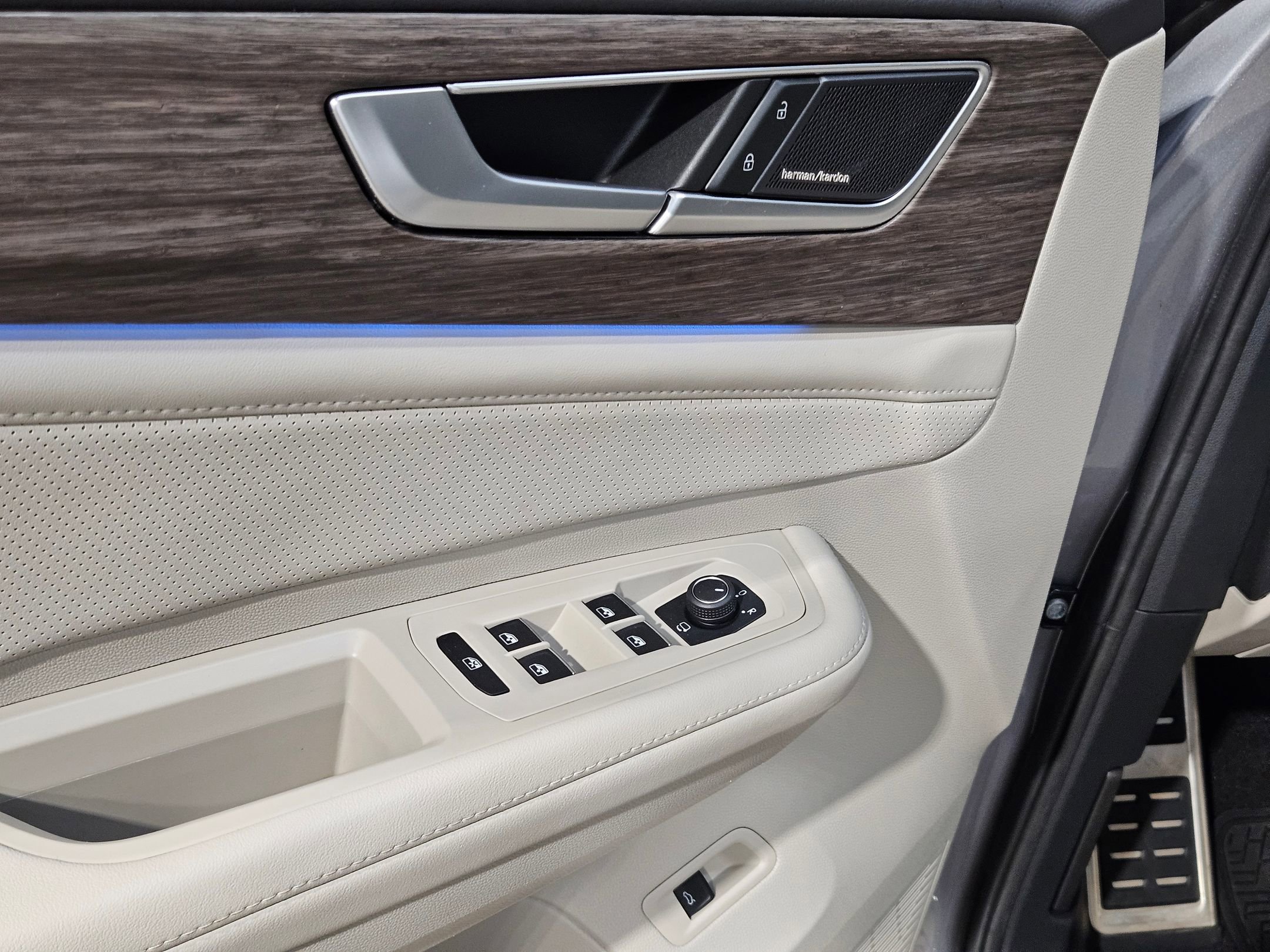 Used 2024 Volkswagen Atlas SEL Premium R-Line AWD/4WD image 21