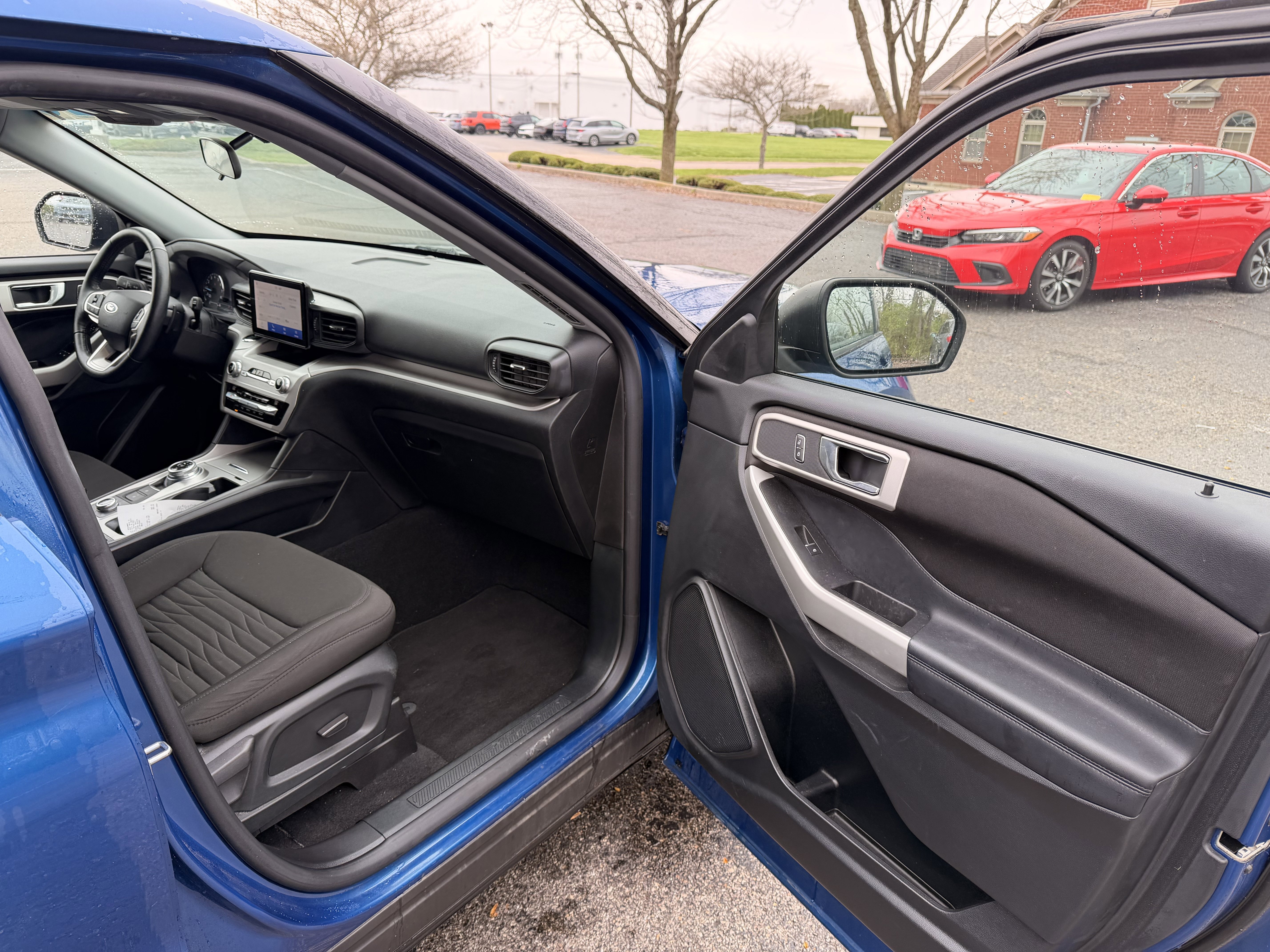 Used 2020 Ford Explorer XLT image 14