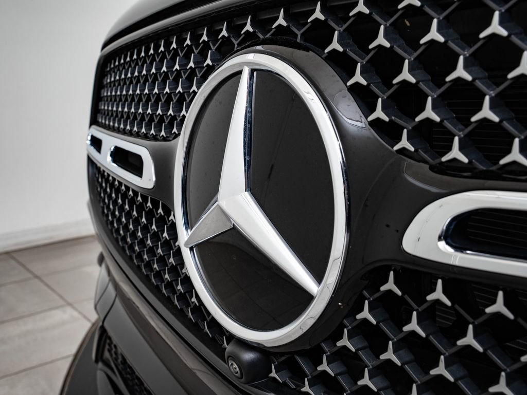 Certified 2025 Mercedes-Benz GLC 300 4MATIC image 3