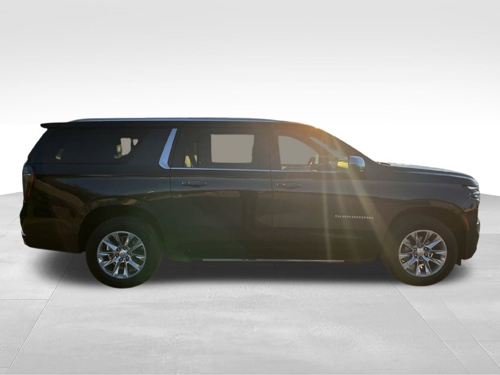 Used 2025 Chevrolet Suburban Premier AWD/4WD image 6