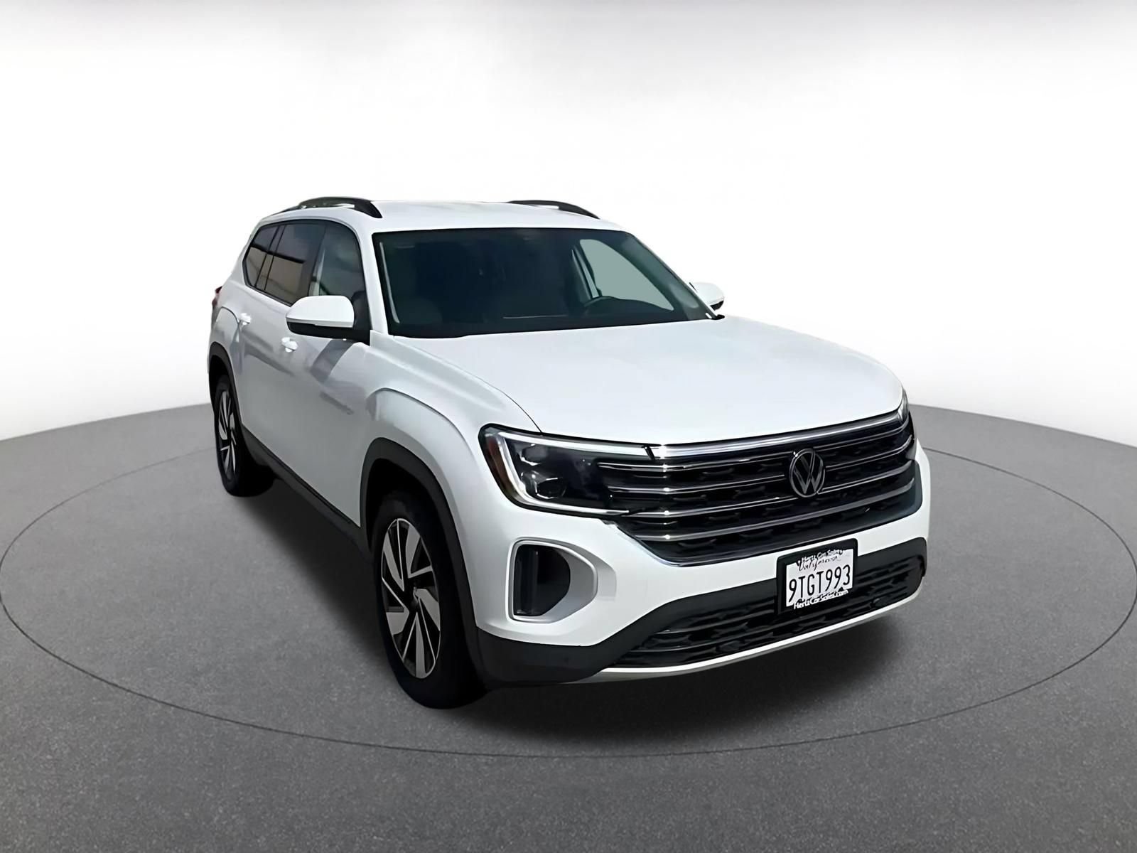 Used 2026 Volkswagen Atlas SE FWD image 3