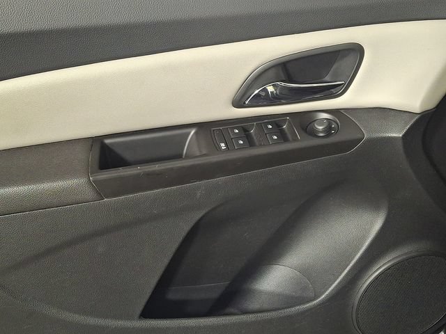 Used 2013 Chevrolet Cruze LS FWD image 13
