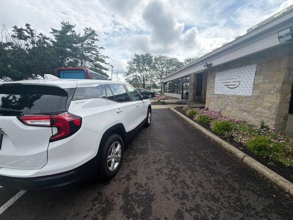 Used 2023 GMC Terrain SLE FWD image 5
