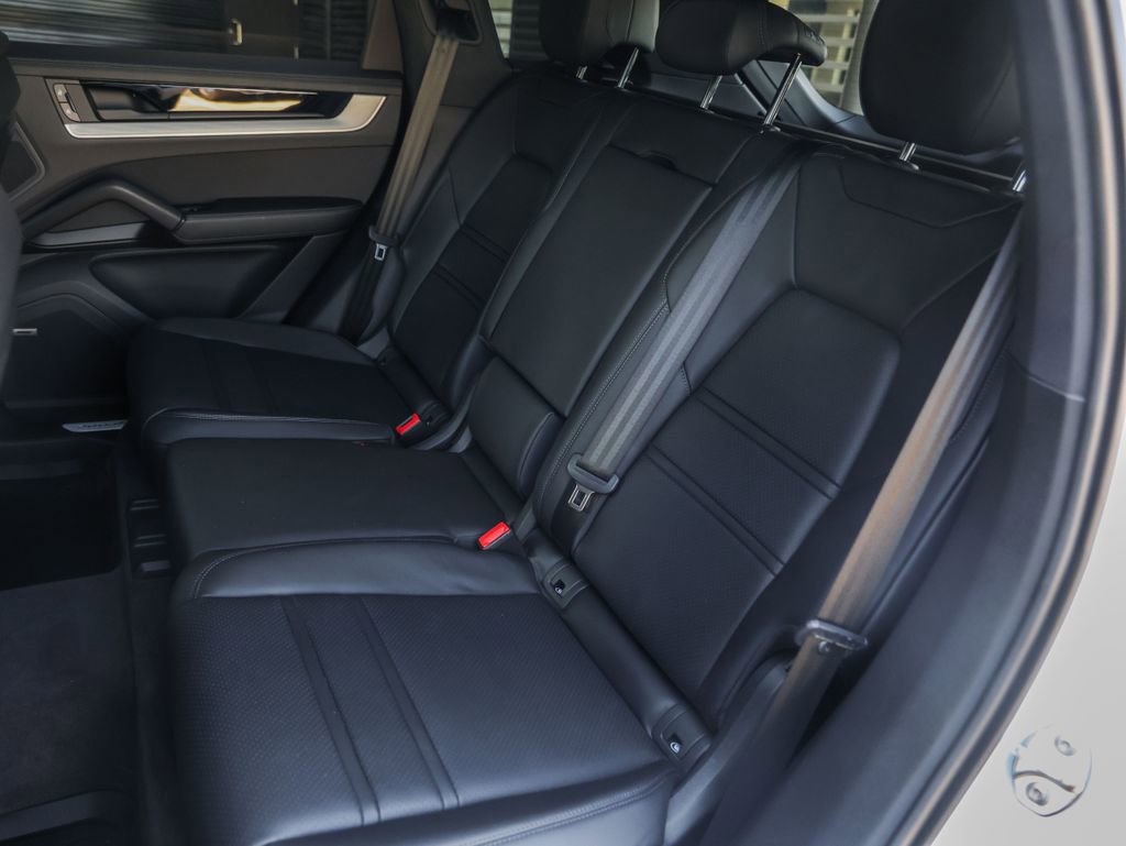 Certified 2024 Porsche Cayenne S image 32