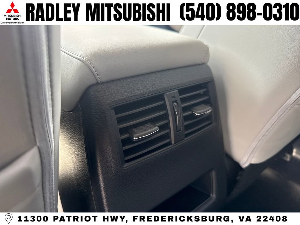 New 2026 Mitsubishi Outlander SE image 13